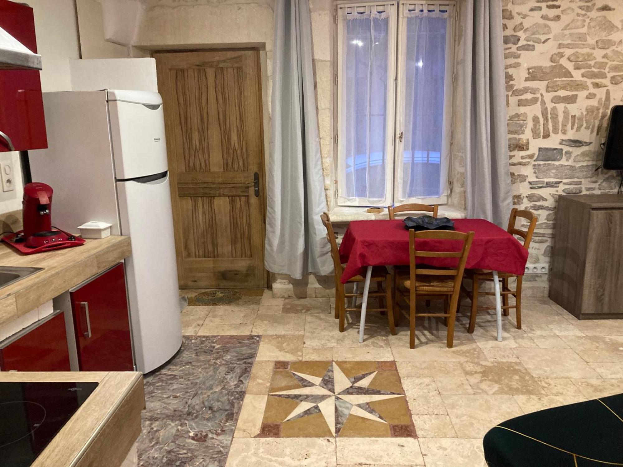 Tres Bel Appartement Cosy Et Chaleureux A Νιμ Εξωτερικό φωτογραφία